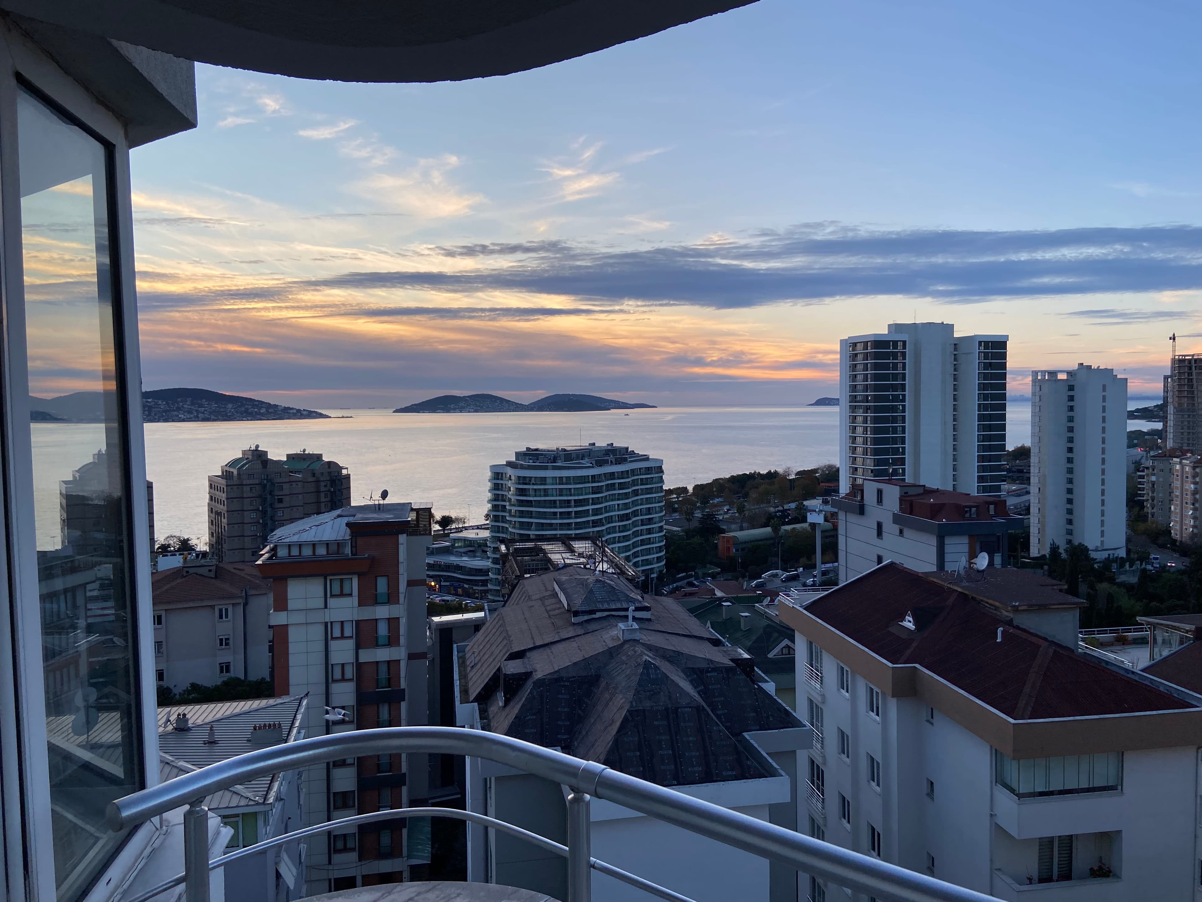 ADALAR MANZARALI SATILIK LÜKS 2+1 DAİRE